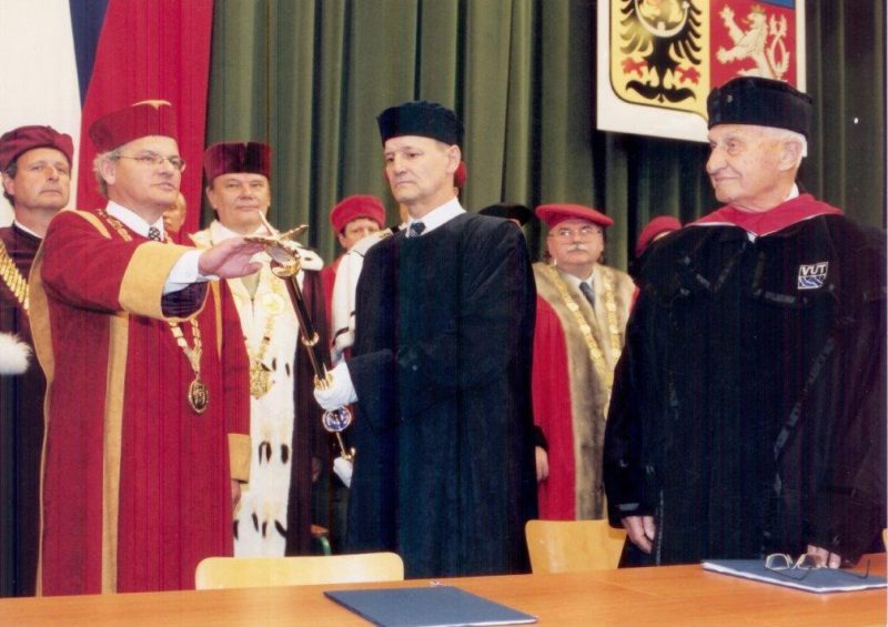 Inaugurace UTB a prvního rektora prof. Ing. Petra Sáhy, Csc. 16.5.2001