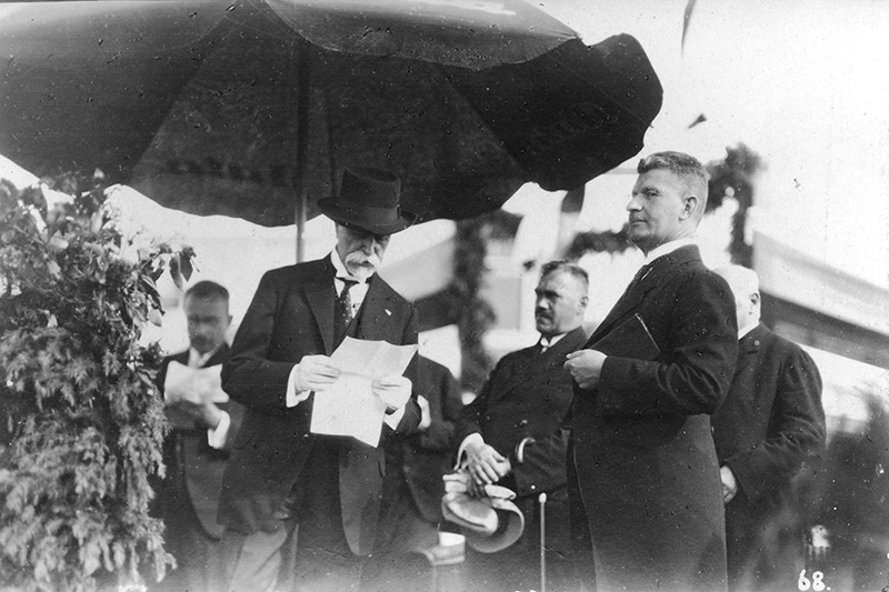 Prezident T. G.Masaryk ve Zlíně, vpravo Tomáš Baťa, 1928